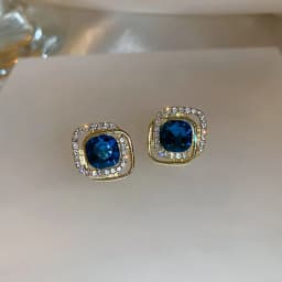 Blue Unique Leaf Earrings for Women 2024 New Fahion Niche Design Gentle Stud Earring Temperament Light Luxury Jewelry Gifts