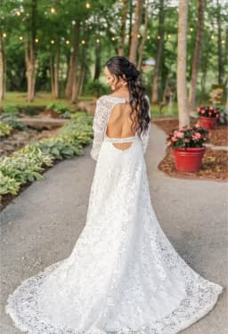 Boho Long Sleeve Lace Bohemian Wedding Dress Deep V Open Back Bridal Gown Scalloped Train Country Rustic Outdoor Dresses