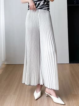 Comfortable, fashionable, casual, high-end, simple, loose, wide leg skirt pants for women summer 2025, new pleated design