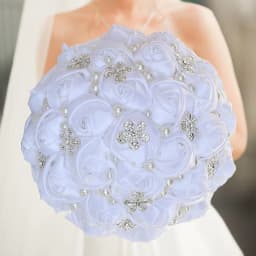 17design New White Wedding Bride Holding Flowers Artificial Bouquet Ribbon Rhinestone Pearl Bouquet Decoration Bride Groom Dance