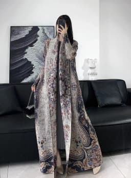 Miyake Pleated 2024 New Folded Collar Long Sleeved Retro Printed Dress Belt for Women Dubai Designer Original Fashion Loose Coat
