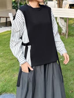 [EAM] White Spliced Striped Ribbon Big Size Sweatshirt New Round Neck Long Sleeve Women Fashion Tide Spring Autumn 2026 1DK0357