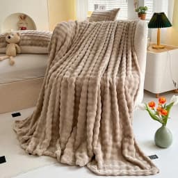1 Pc Luxury Faux Rabbit Fur Throw Blanket Soft Warm White Striped Fluffy Blankets for Sofa Office Naps Single Double Plush Plaid