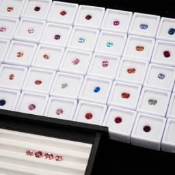 70Pcs Transparent Gemstone Display Box Ring Face with Bare Gemstone Plastic Transparent Diamond Display Box 3x3cm 4x4cm