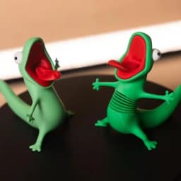 3D Printed Green Lizard Statue Creative Fun Desktop Ornament for Office Shelf Kids Adults Housewarming Gift
