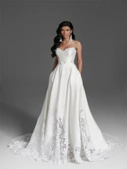 Customized Strapless Sweetheart Neckline A-Line Satin Wedding Dress Elegant Zipper Back Floor Length Sweep Train Gown For Bride