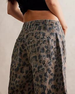 2026 Women's New Fashion Trend Basic Versatile Street Casual Comfortable Loose Printed Leopard Print Straight Leg Women's Jeans