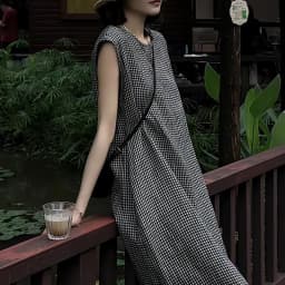 Summer 2026 plus Size Women's Plaid Loose Fit Sleeveless Dress Slimming Concealing Versatile High-End Feeling Commute Style