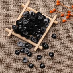 100Pcs Plastic Triangle Nose For Amigurumi Animal Bear Puppet Dolls Toys Safety Doll Nose Crochet Doll Making Accessories
