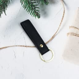 Customized Name PU Leather Car Keychain - Simple and Elegant Leather Metal Key String Pendant for Keychain