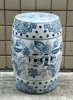 White Porcelain and Drawn Blue Shoe Hand Changing Stool Ceramic Drum Bathroom Neoclassical Imitation Sitting Stool Low Round
