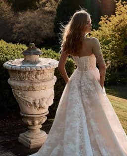 Customized Elegant A-Line Sleeveless Wedding Dress Applique Backless Long Tail Princess Lace Bridal Gown Vestidos de Novia