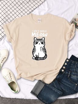 T-Shirts Cat Is Looking At The Cup Lovely Printed T Shirt For Woman Goth Korean Style Women Clothes Funny Vintage Womens Tshirt