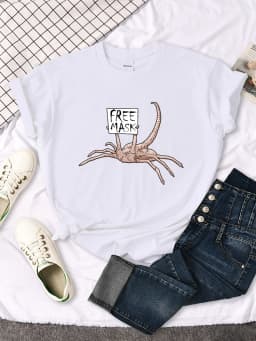 Alien Facehugger Horror Women's Tee Shirts Classic Womenswear Summer t-Shirts Anime Basic Clothes Oversize Women's Tees Shirts
