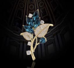 Delicate Green Crystal Lucky Four Leaf Clover Brooches for Women Retro Emerald Heart Lapel Pin Female Wedding Clothing Jewelry