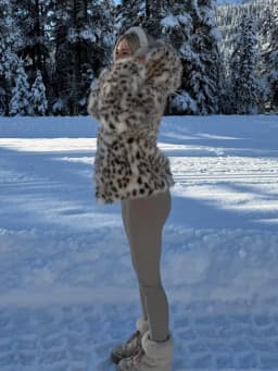 Winter Spotted Leopard Thick Warm Faux Fur Coat Women Luxury Long Sleeves Jacket Elegant Casual Hooded Fluffy Fur Jacket Lady