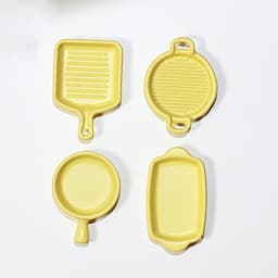 4Pcs 1/12 Dollhouse Miniature Accessories Mini Alloy Small Steak Dish Model Simulation Plate Toys for Doll House Decoration