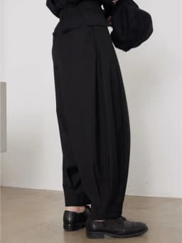 [EAM] High Waist Black Casual Pleated Wide Leg Harem Pants New Loose Fit Trousers Women Fashion Tide Spring Autumn 2026 1DF3978