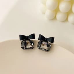 Korean Fashion Charm White Bowknot Stud Earring for Women Temperament Pearls Bow Heart Earrings Party Jewelry Accessories Gift