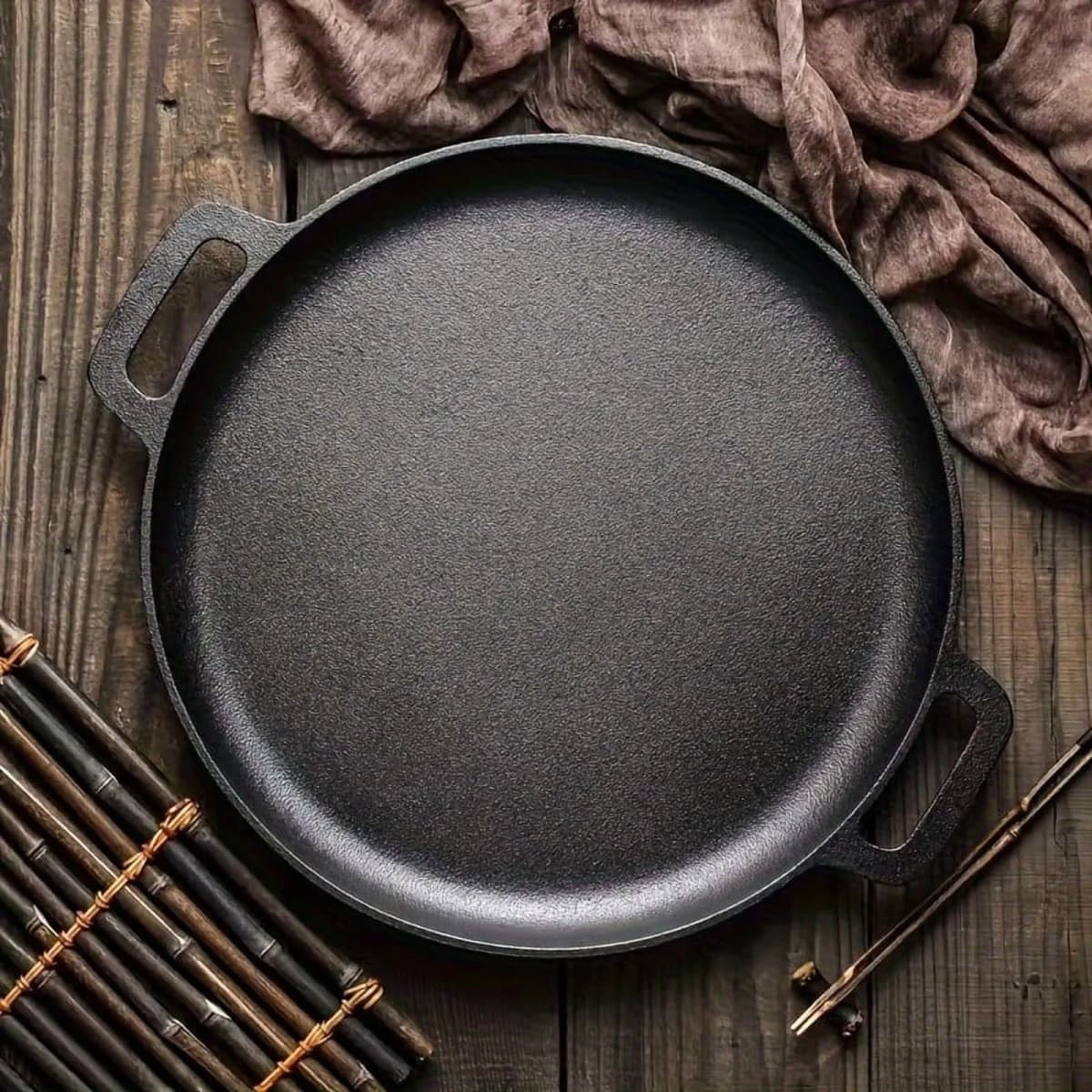 Pre-Seasoned Cast Iron Skillet Pizza Pan, Heavy Duty Round Cast Iron Griddle for Frying, Searing, Baking & Grilling, Versatile Cookware for Stovetop, Oven, Indoor Kitchen, Camping & Outdoor Cooking