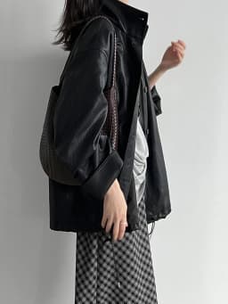 [EAM] Beige Drawstring Big Size PU Leather Jacket New Stand Collar Long Sleeve Women Coat Fashion Tide Spring Autumn 2026 1DJ949