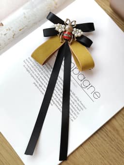 Vintage British Pearl Bee Bow Tie Handmade Fabric Ribbon Brooch Insect Collar Bowtie White Shirt Collar Pin Fashion Accessories