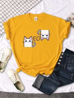 T-Shirts Cat Is Looking At The Cup Lovely Printed T Shirt For Woman Goth Korean Style Women Clothes Funny Vintage Womens Tshirt