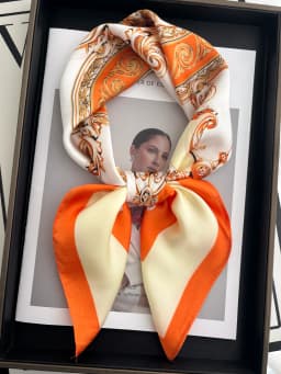 Vintage Chain Print Satin Square Scarf Soft Lightweight Women’s Fashion Accessory for Hair Neck Shawl Elegant Hair Scarf