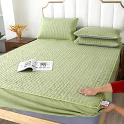 Cartoon Quilting Waterproof Fitted Sheet Cute Printed Padded Mattress Protector Skin-Friendly Non-Slip Mat with Elastic Band