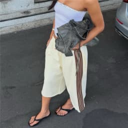 Women Side Stripes Raw Edge Wide Leg Capri Sweatpants Elastic Waist Loose Fit Baggy Cropped Casual Jogger Knee Length Trousers