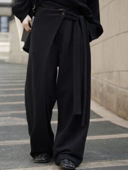 Fashionable light and mature style with slanted placket and tied Western pants, loose and trendy pants for women