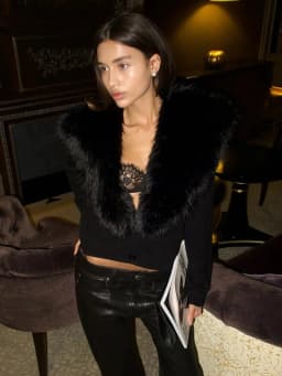 Black Fur Collar Leather Jacket Women Chic Solid Full Sleeves Waist Cinching V-neck Short Coat 2026 Lady High Street Outerwear