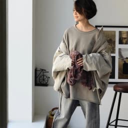 R17800 Artistic and Simple Style, Mid-Length, Loose Fit, Oversized Pure Cotton Spring Pullover Sweatshirt for Women