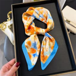 2024 Luxury Floral Print 70cm Square Silk Scarf Women Designer Scarves Bandana Foulard Shawl Hijab Echarpe Hairband Tie Ribbon