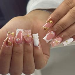 24Pcs French Short Square White Reusable False Nail Tips with Rhinestone Star Chain Nude Pink Acrylic Lovely Nails Fashion Set