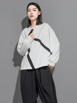 [EAM] Black Ribbon Color-block Sweatshirt New Round Neck Long Sleeve Women Big Size Fashion Tide Spring Autumn 2026 1DH0579