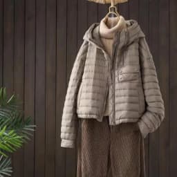 Comfortable White Duck down Puffer Jacket Loose Fit Hooded Lightweight Korean Style Women's Fashionable Short Coat