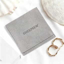 50pcs SHEEPSEW Microfiber Jewellery Envelope Pouches Custom Deboss Logo Multi Colors Jewelry Packaging Bag For Bridesmaid