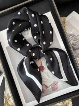 Vintage Chain Print Satin Square Scarf Soft Lightweight Women’s Fashion Accessory for Hair Neck Shawl Elegant Hair Scarf