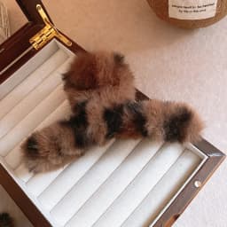 Warm Leopard Print Plush Acrylic Hair Claw Clips for Women Winter Vvintage Daily Party Updo Ponytail Holder Accessories M