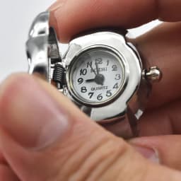 Creative Skull Selling Personality Quartz Ring Watch Alloy Circular Dial Unisex Christmas Gift Fun Watch