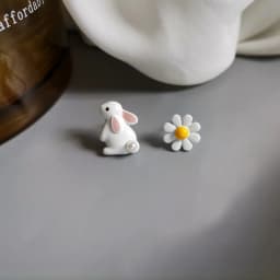 Korean Style Small Daisy Flower Ear Clip Earrings Spring Simple White Purple Petal Flower No Piercing Clip Earrings for Women