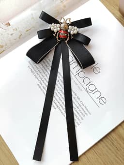 Vintage British Pearl Bee Bow Tie Handmade Fabric Ribbon Brooch Insect Collar Bowtie White Shirt Collar Pin Fashion Accessories