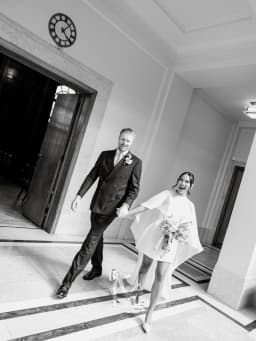 OLOEY Customized Off White Short Wedding Dress with Chiffon Shawl A-line Pleat Mini vestido de novia 2026 Elegant Bride Gown