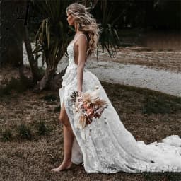 Customized A-Line Bride Dresses V Neck Spaghetti Strap Court Train Lace Wedding Dress For Woman Wedding Dress Vestidos De Novia