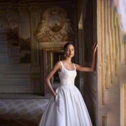 New Arrival Satin Wedding Dress Customized Sleeveless Square Neck Appliqued Beaded A Line Sweep Train Robe De Mariage Bride Gown