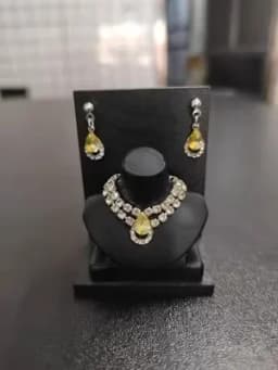 1:6 Doll Mini Jewelry Earring Necklace Set (including Display Rack) Model for Doll Decorative Toys, Doll Gift Accessories