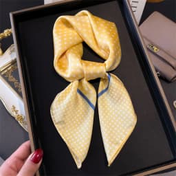 2024 Luxury Floral Print 70cm Square Silk Scarf Women Designer Scarves Bandana Foulard Shawl Hijab Echarpe Hairband Tie Ribbon