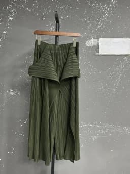 EAM Black Pleated Irregular High Elastic Waist Wide Leg Pants New Loose Trousers Women Fashion Tide Autumn 2026 30A2833