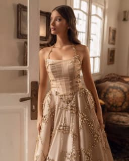 FATAPAESE Customzied Wedding Gown Features a Voluminous Champagne-hued Skirt Lavishly Adorned with Scattered Crystal Sparking